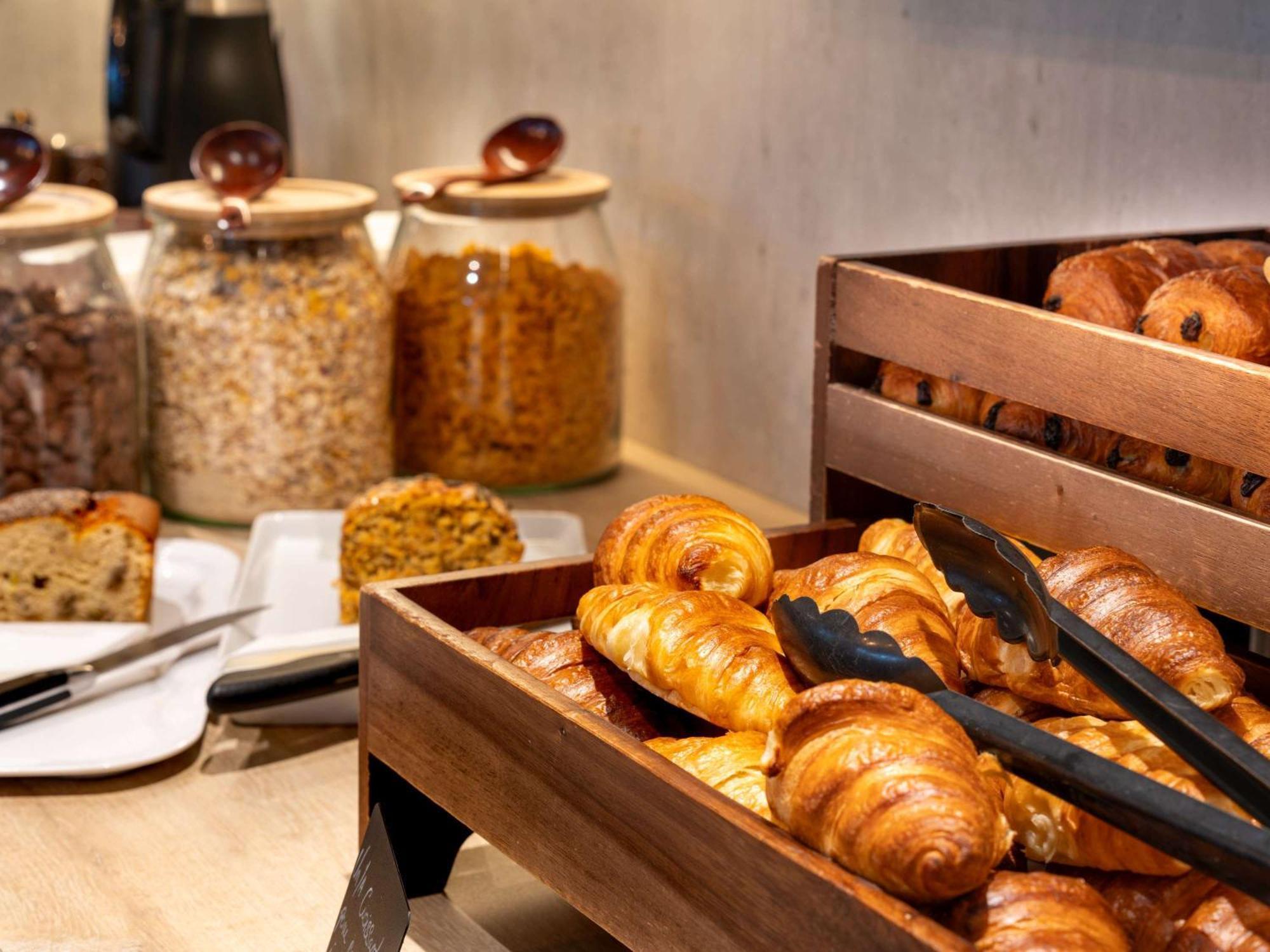 Hotel Ibis Styles Paris Saint Denis Pleyel Esterno foto